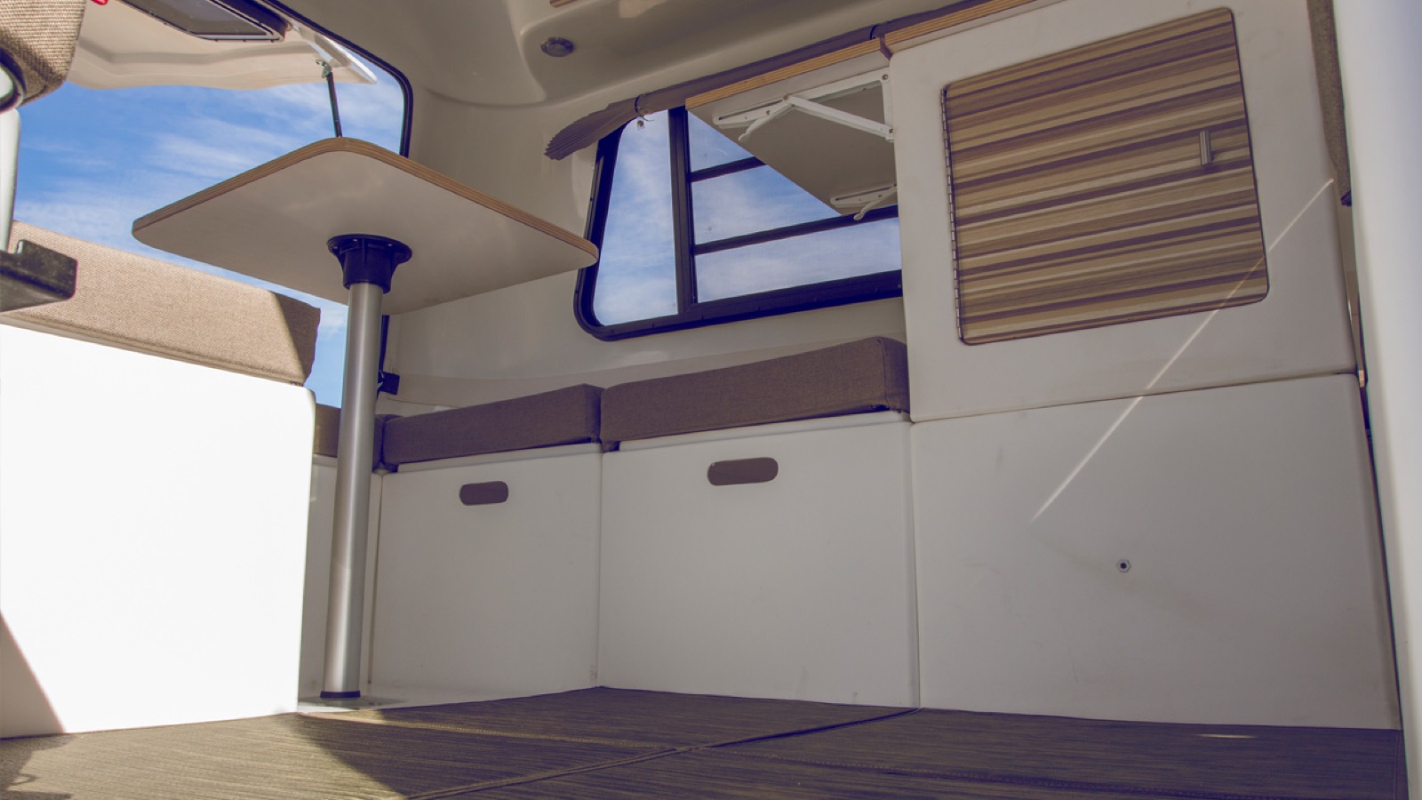 ADAPTIV-HONEYCOMB-FIBERGLASS-MODULAR-FLOOR-1.jpeg